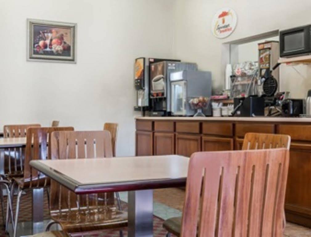 Super 8 By Wyndham Bellefontaine Hotel Ngoại thất bức ảnh